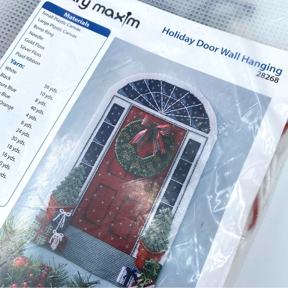 Mary Maxim Holiday Door Hanging Plastic Canvas Christmas Craft Kit 28268 13x21 - Picture 2 of 5